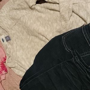 Girls size 7 old navy outfit shirt is light weight with old navy skinny jeans.